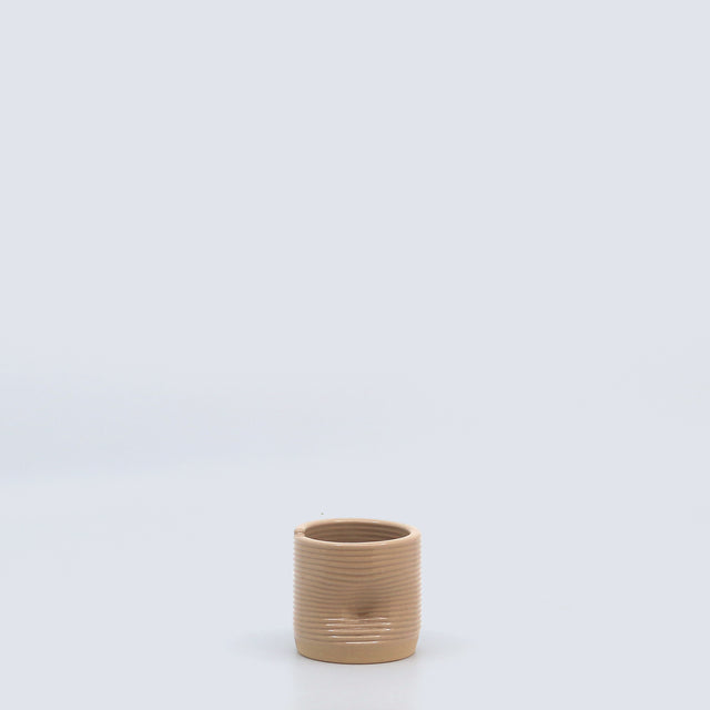 ceașcă imprimată 3D din ceramică colorată ân masă și glazurată nud-un roz foarte pal