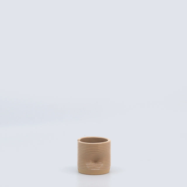 ceașcă imprimată 3D din ceramică colorată ân masă și glazurată nud-un roz foarte pal