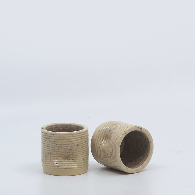 două cești pentru cafea scurtă din ceramică imprimată 3D glazura cu puncte colorate