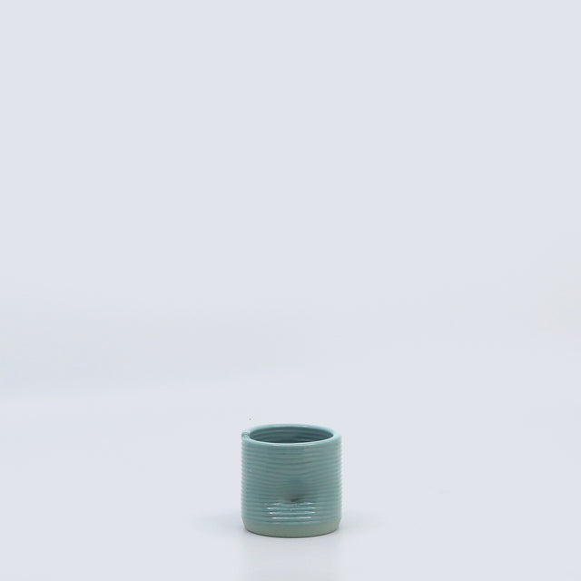 ceașcă imprimată 3D din ceramică colorată ân masă și glazurată turcoaz