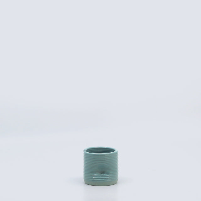 ceașcă imprimată 3D din ceramică colorată ân masă și glazurată turcoaz